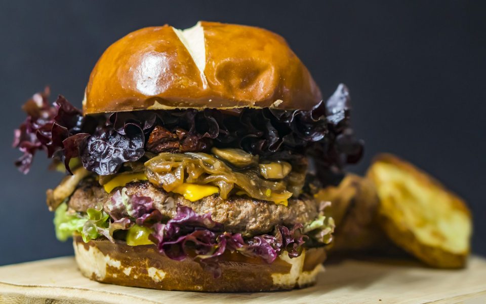 Exploring the World of Artisan Cheese: Craftsmanship and Flavor